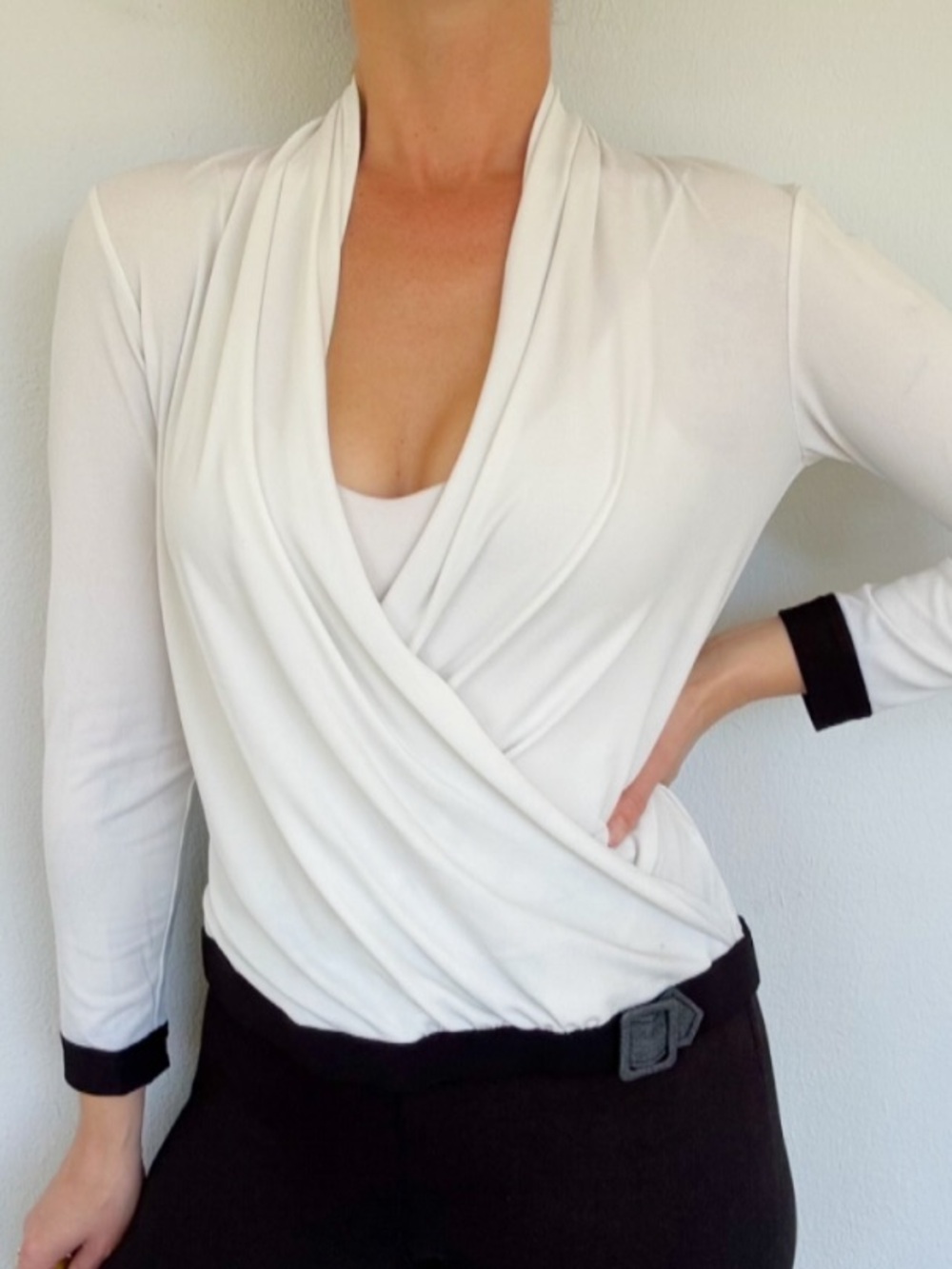 Vintage Nue Options Petite white surplice wrap black belt hem blouse size small